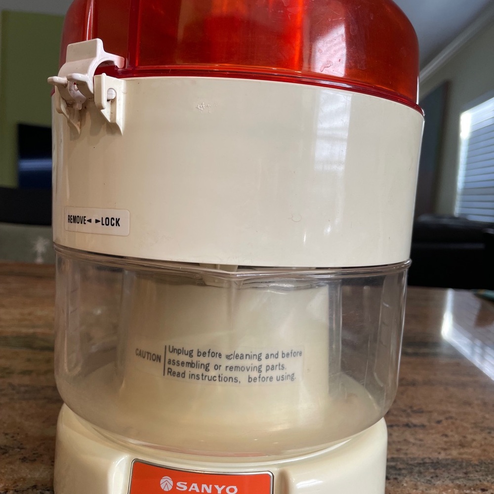 Sanyo Juicer Juice Extractor Model 2600A
